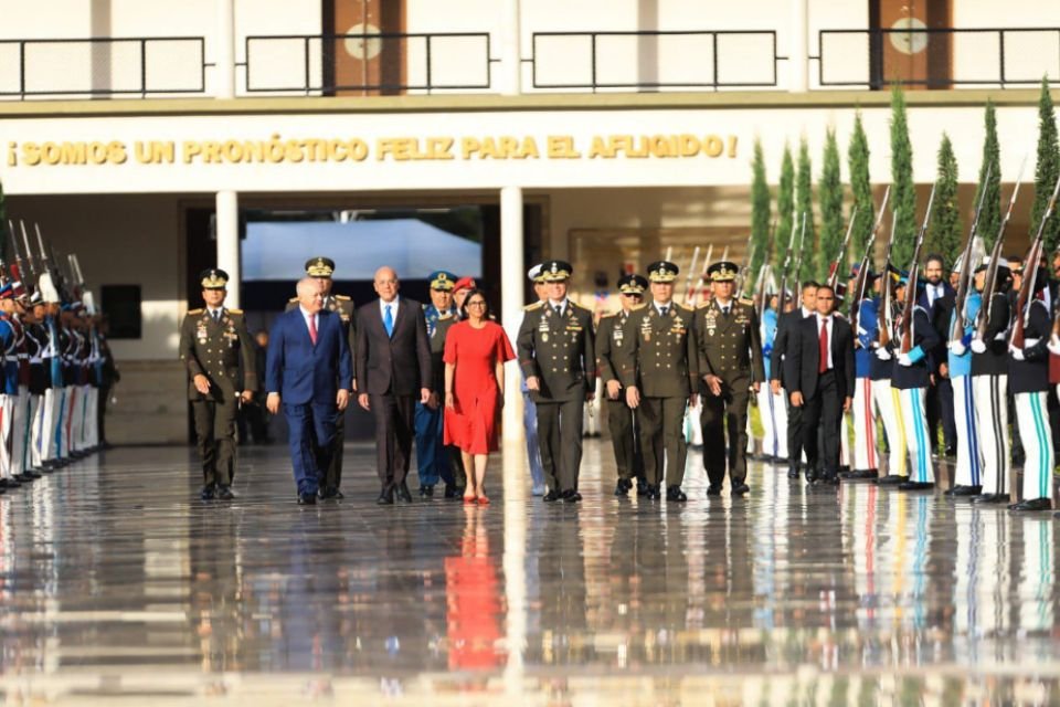 A Venezuela sob tutela. Trump, petróleo e o regime político chavista 1 Delcy Rodriguez jefe de la FAN